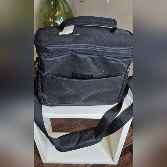 Sleek Black Lunch Bag for Men - Picture 5 of 6